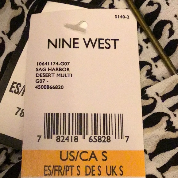 Cute work shirt, or pair it with jeans for a night out. - Picture 3 of 3